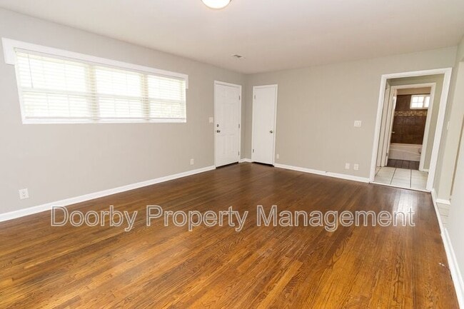2418 Hickory Valley Rd in Chattanooga, TN - Building Photo - Building Photo