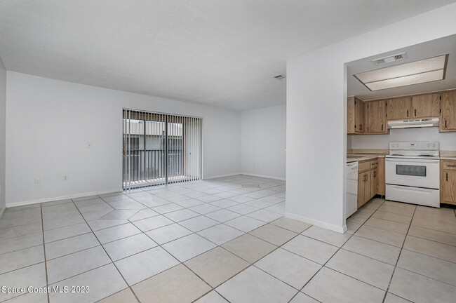 1041 June Dr in Melbourne, FL - Foto de edificio - Building Photo