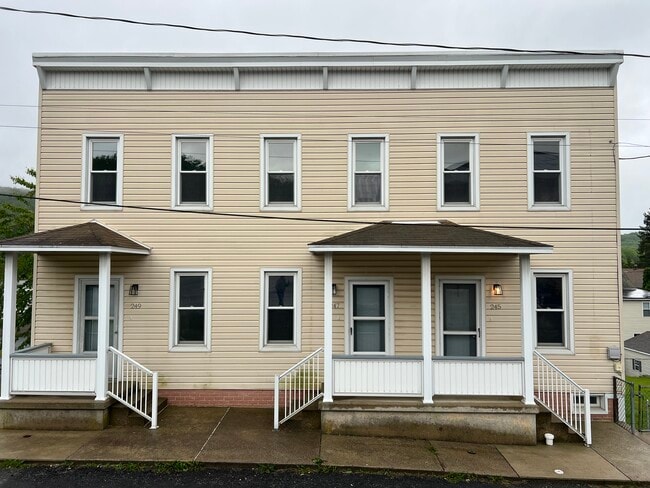 247 Washington St in Brockton, PA - Building Photo - Building Photo