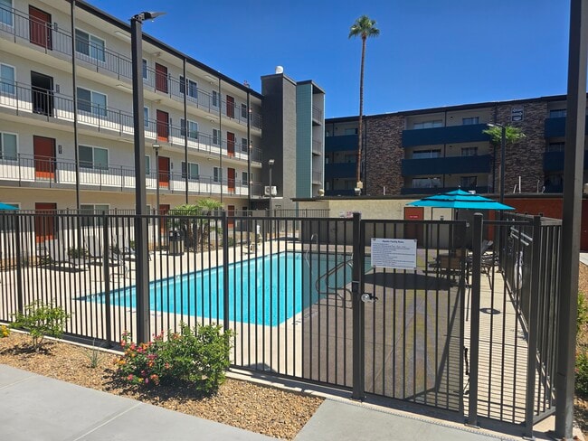 Courtyard 525 Apartments