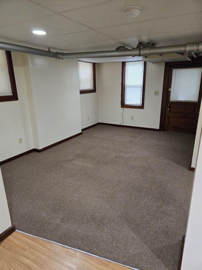 535 Maple Ave, Unit Lower level