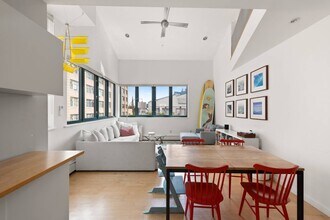 42 Tiffany Pl in Brooklyn, NY - Building Photo - Building Photo