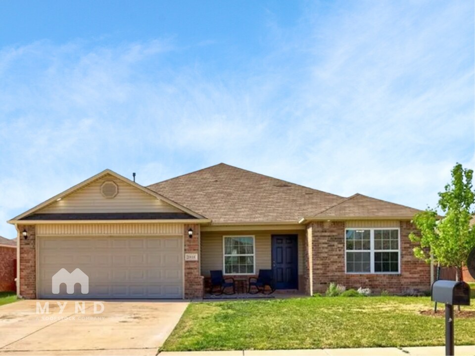 2016 W Oak Valley Way in Mustang, OK - Building Photo