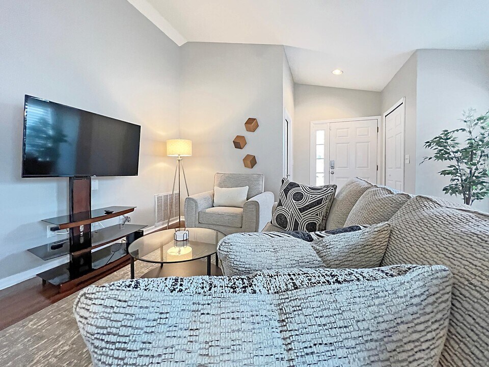 24604 Siena Dr in Lutz, FL - Building Photo