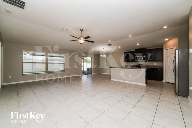 10512 Strawberry Tetra Dr in Riverview, FL - Foto de edificio - Building Photo