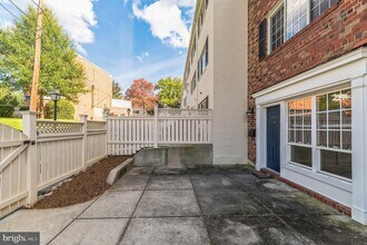 1601 N Van Dorn St in Alexandria, VA - Building Photo - Building Photo