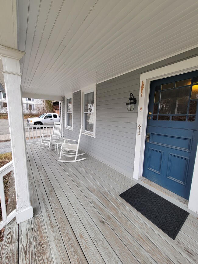 71 Housatonic St, Unit Lower Level in Lenox, MA - Building Photo - Building Photo