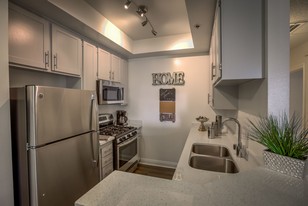 Palm Royale Apartments in Los Angeles, CA - Building Photo