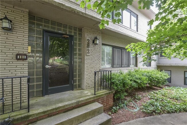 property at 282 Ardmore Cir NW