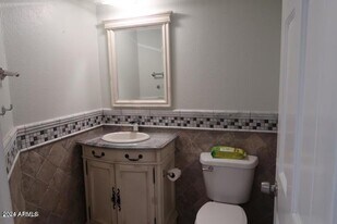 2201 W Union Hills Dr in Phoenix, AZ - Building Photo