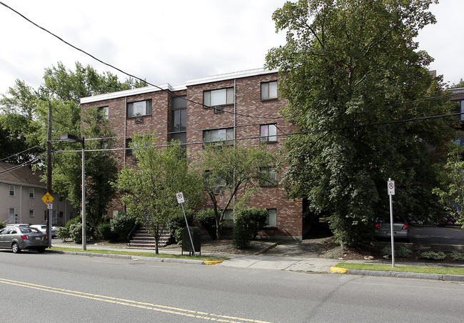 100 Tremont St in Brighton, MA - Foto de edificio - Building Photo