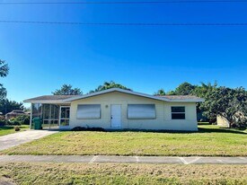 166 S Entrada Ave in Port St. Lucie, FL - Building Photo