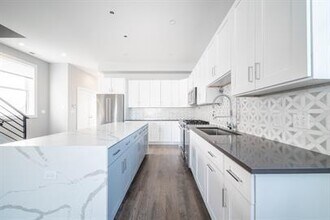 556 W 18th St in Chicago, IL - Building Photo - Building Photo