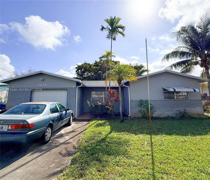 1619 N 29th Ct in Hollywood, FL - Building Photo