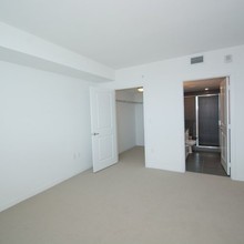 7525 E Treasure Dr-Unit -905 in North Bay Village, FL - Building Photo - Building Photo