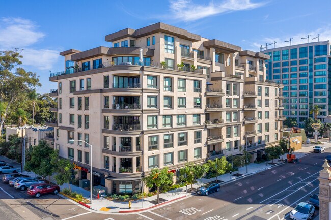 Vue on 5th in San Diego, CA - Building Photo - Building Photo