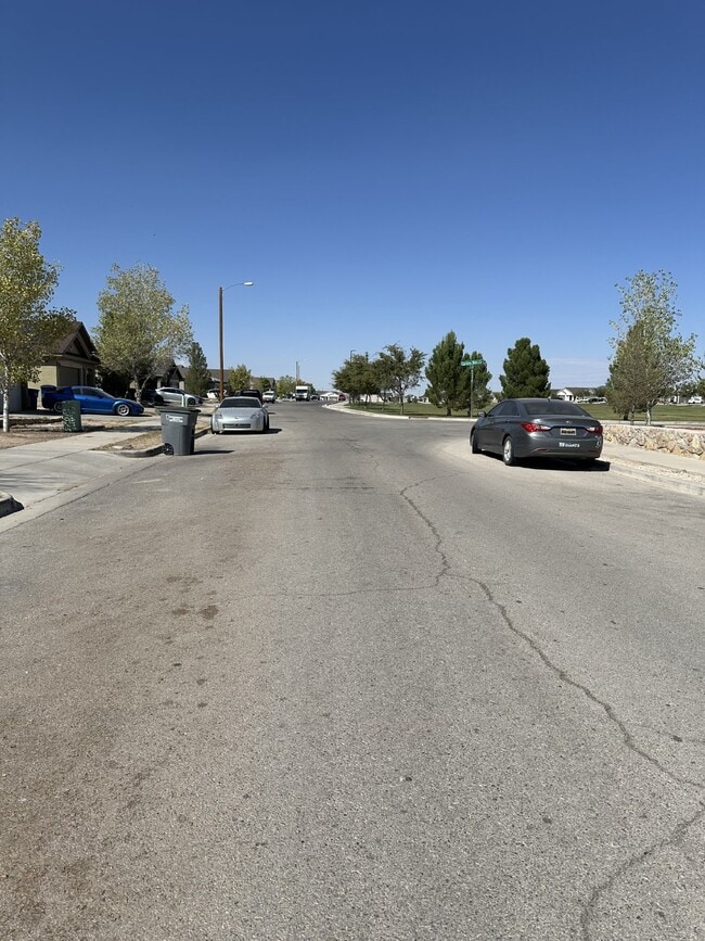 4925 Vincent James St in El Paso, TX - Building Photo - Building Photo