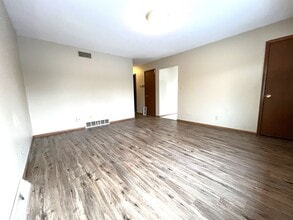 5672 N 97th St in Milwaukee, WI - Building Photo - Building Photo