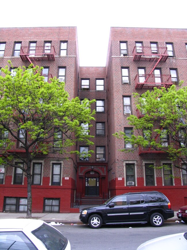 1857 Walton Ave in Bronx, NY - Foto de edificio - Building Photo