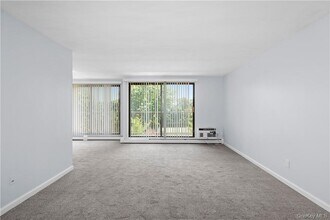150 Overlook Ave in Peekskill, NY - Foto de edificio - Building Photo