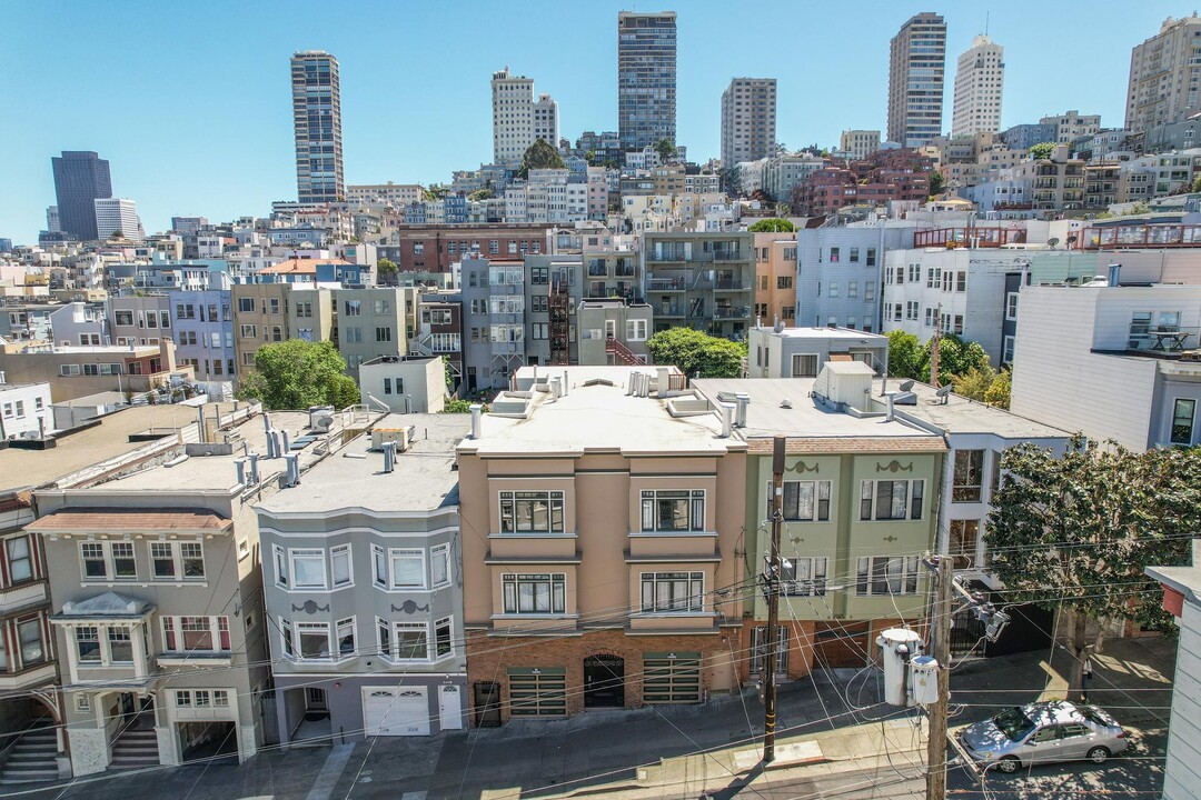 857 Lombard St in San Francisco, CA - Building Photo