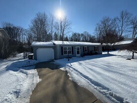 1206 Heatherstone Dr in Painesville, OH - Building Photo