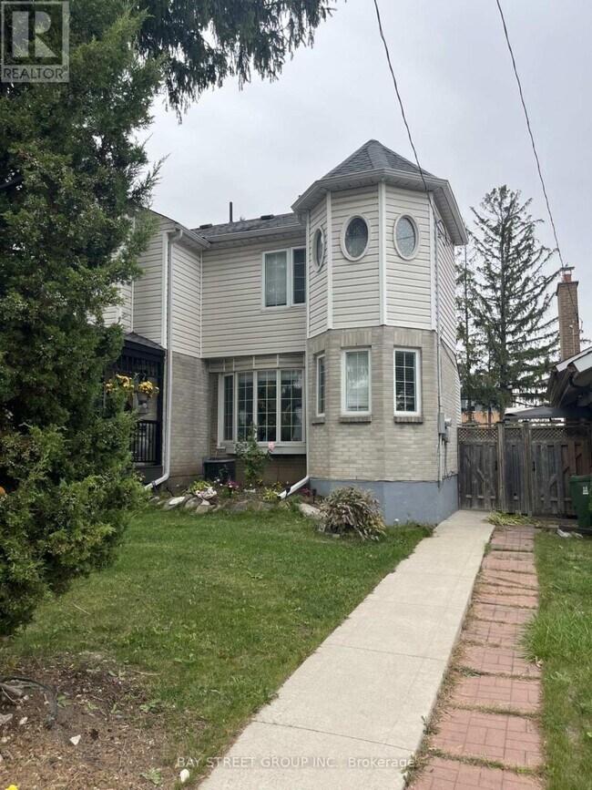 26 Genthorn Ave in Toronto, ON - Building Photo - Building Photo