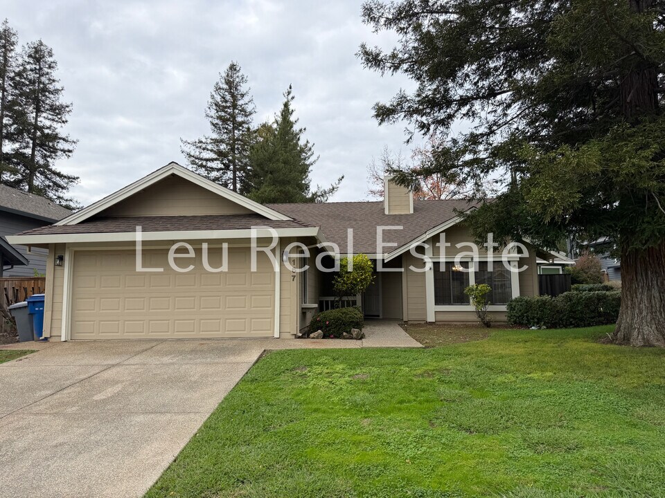 167 Stonington Way in Folsom, CA - Building Photo