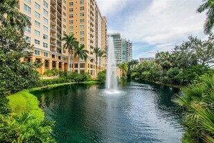750 N Tamiami Trl, Unit 708 in Sarasota, FL - Building Photo