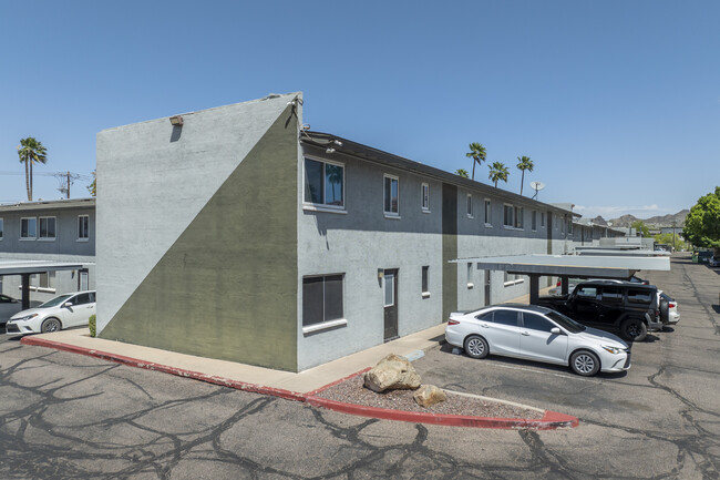 Greenview Apartments in Phoenix, AZ - Building Photo - Building Photo