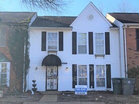 7009 Crestridge Rd in Memphis, TN - Foto de edificio - Building Photo