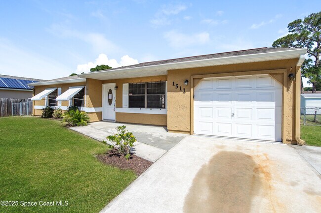 property at 1511 Fairlee Ave NW