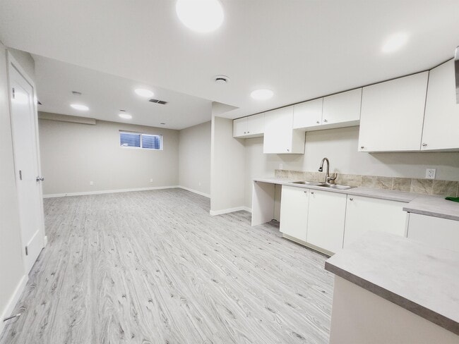 1693 Cavanagh blvd SW in Edmonton, AB - Building Photo - Building Photo