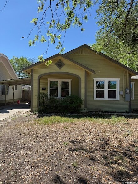 630 W Gramercy Pl in San Antonio, TX - Building Photo