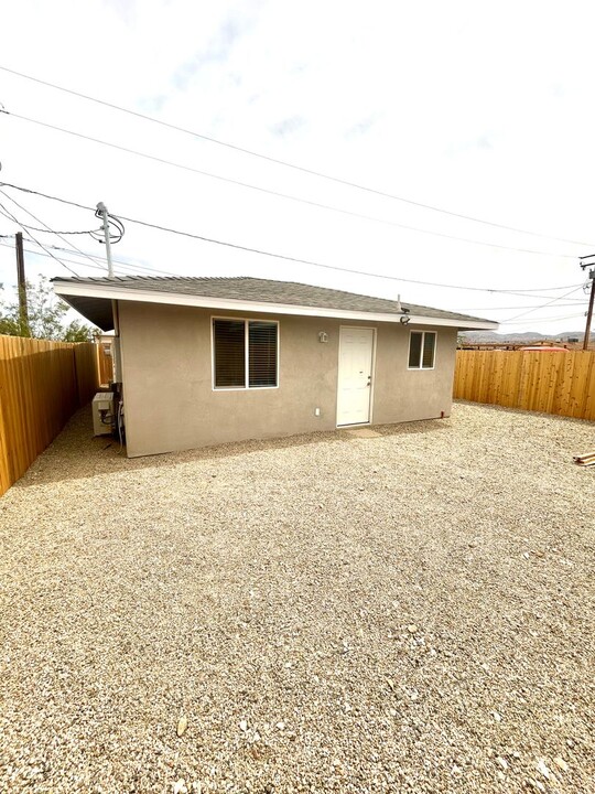 6403 East Ct in Twentynine Palms, CA - Foto de edificio