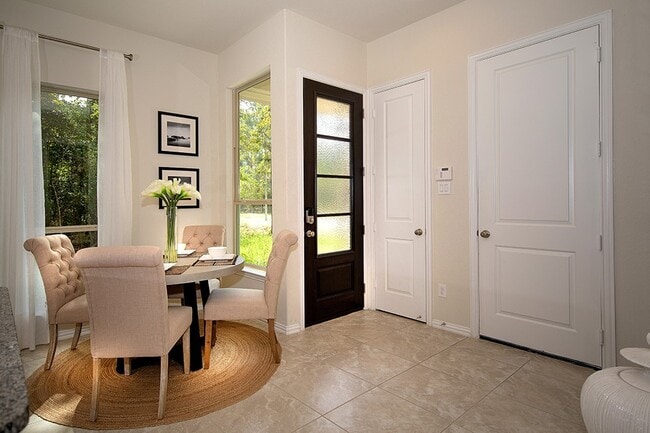 215 Moon Dance Ct in Conroe, TX - Foto de edificio - Building Photo