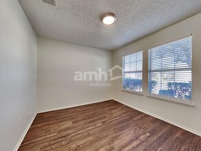 5559 Mandarin Way, Unit Apt 11B in Dallas, TX - Building Photo - Building Photo