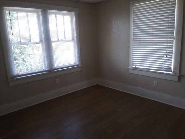 property at 907 S Carolina St