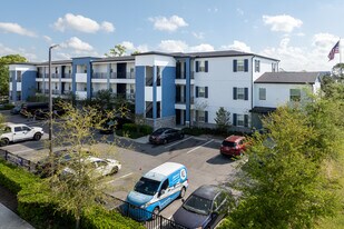 Eggleston Place in Orlando, FL - Building Photo