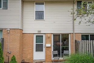 3567 Kenbrooke Ct, Unit 3567 in Kalamazoo, MI - Building Photo