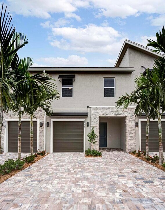 8554 Via Mar Rosso in Greenacres, FL - Building Photo