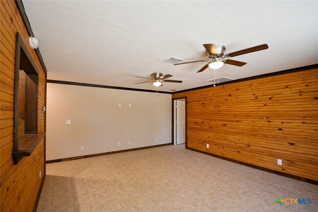 property at 1155 Farm To Market Rd 2722