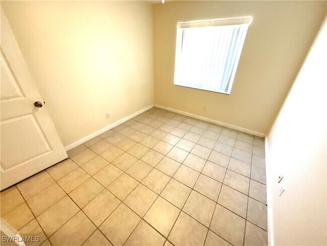 7675 Winged Foot Dr in Ft. Myers, FL - Foto de edificio - Building Photo