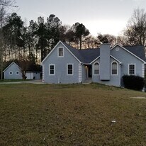 17 Stonemount Ct in Sharpsburg, GA - Building Photo