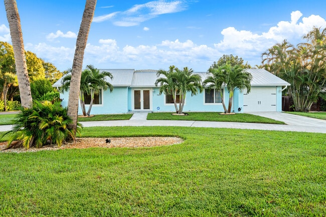 9165 SE Yacht Club Cir in Hobe Sound, FL - Building Photo - Building Photo