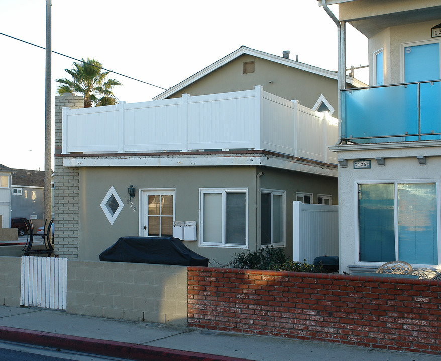 128 35th St in Newport Beach, CA - Building Photo