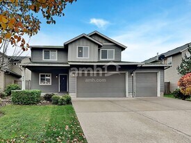 468 Tulip Ave in Woodburn, OR - Building Photo