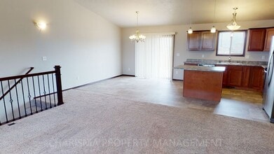 273 Vernon Dr in Harrisburg, SD - Building Photo - Building Photo