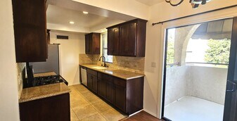 2349 S Bentley Ave in Los Angeles, CA - Building Photo