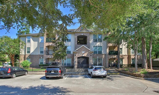 property at 6607 Lake Woodlands Dr